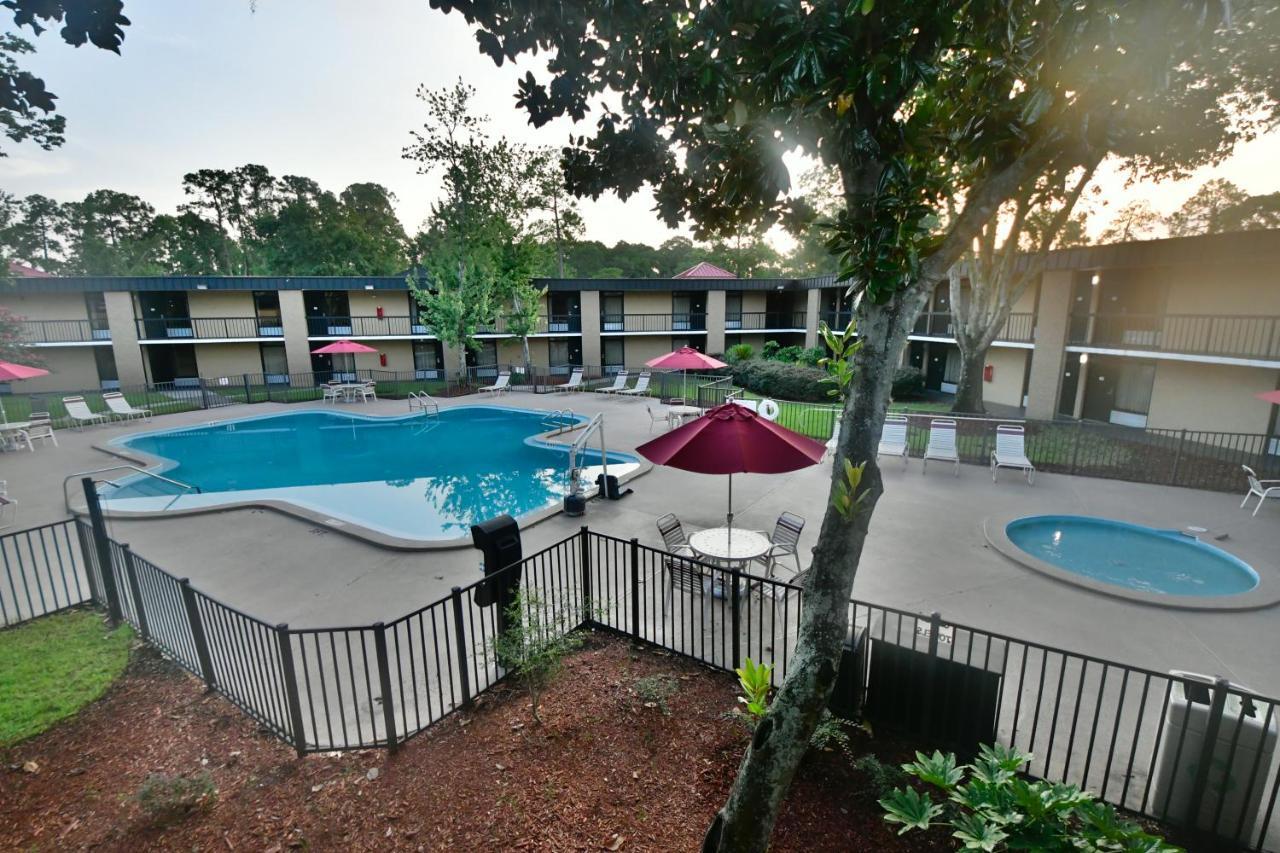 Ramada By Wyndham Jacksonville Hotel & Conference Center Exterior photo