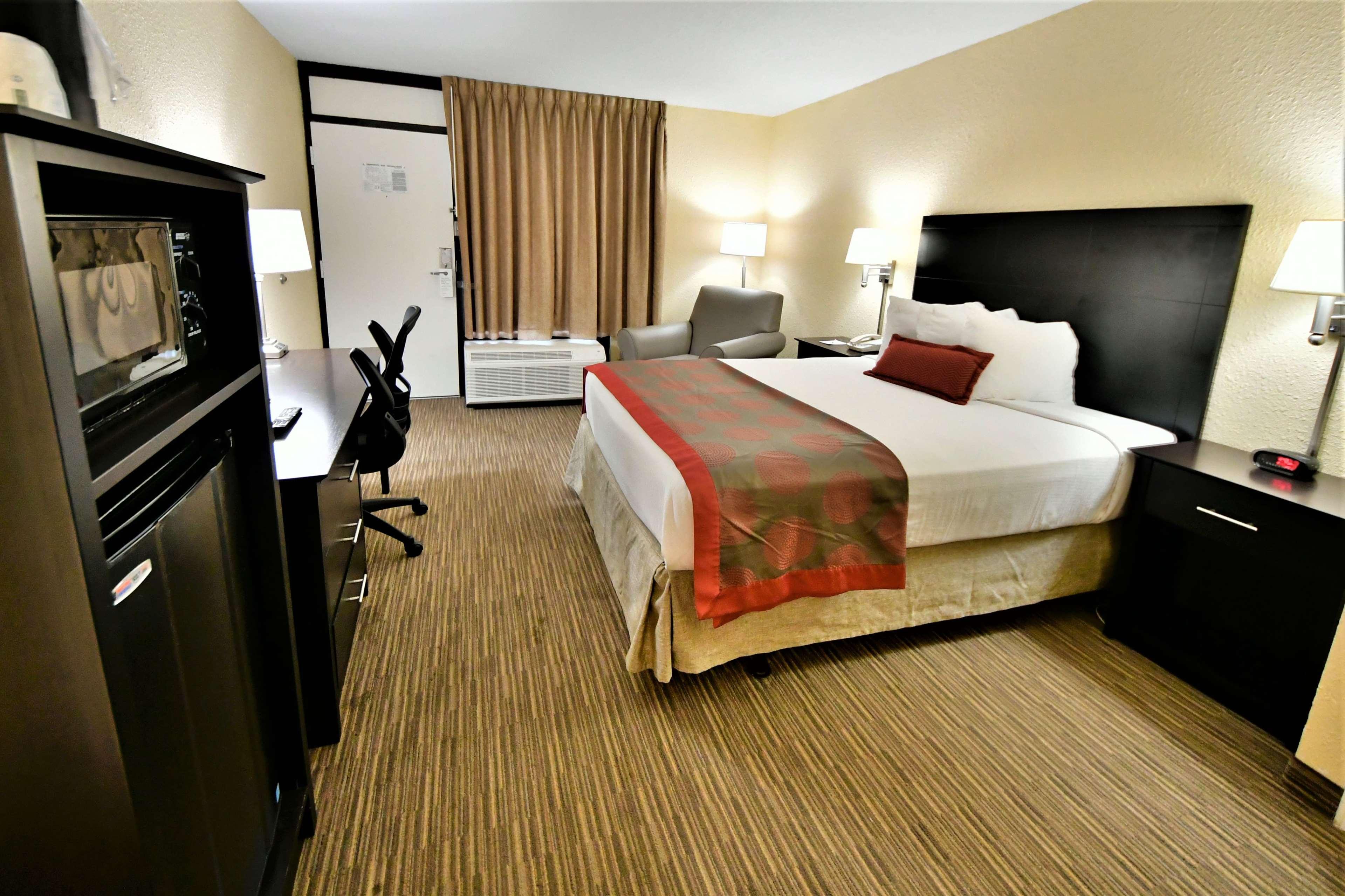 Ramada By Wyndham Jacksonville Hotel & Conference Center Exterior photo