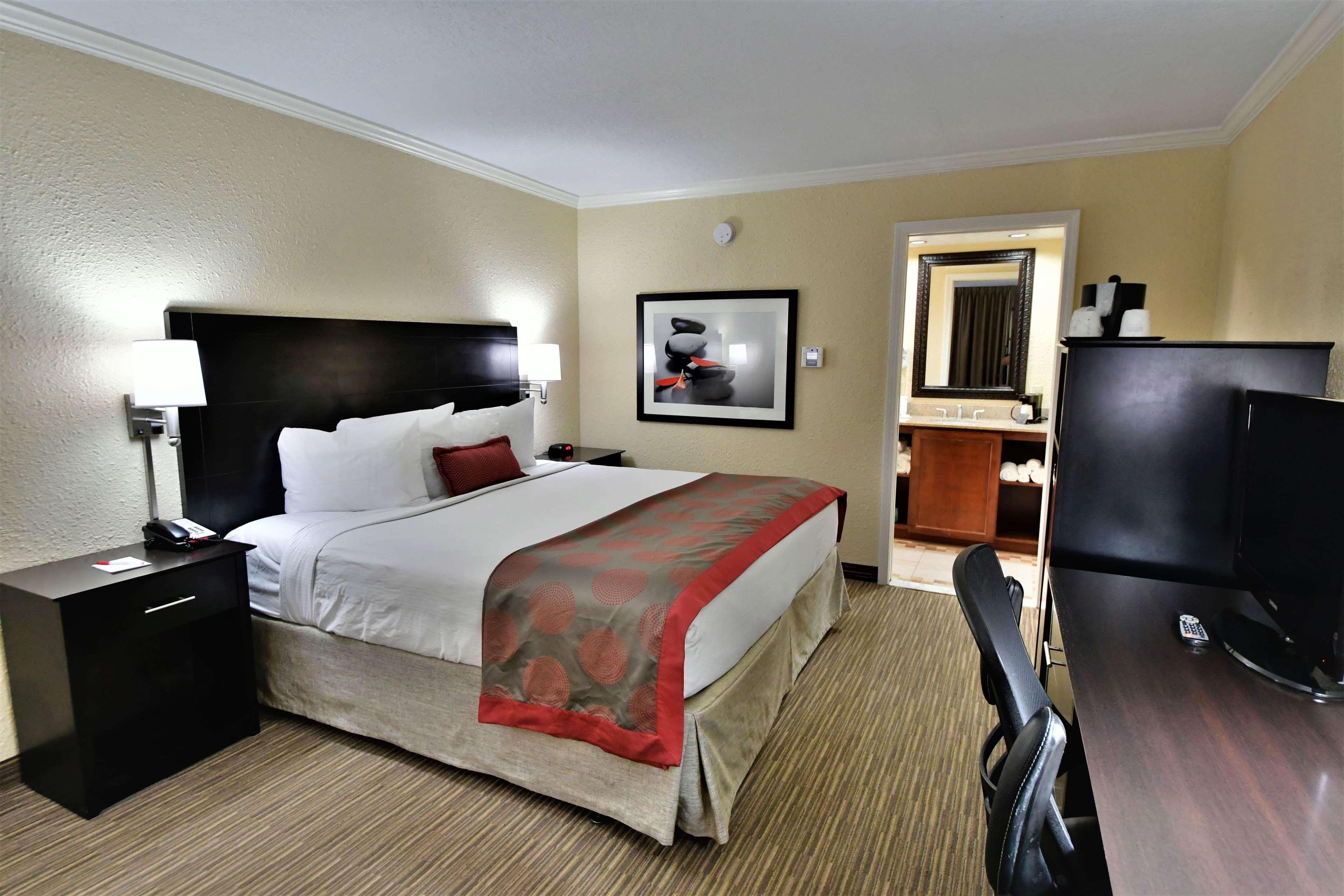 Ramada By Wyndham Jacksonville Hotel & Conference Center Exterior photo