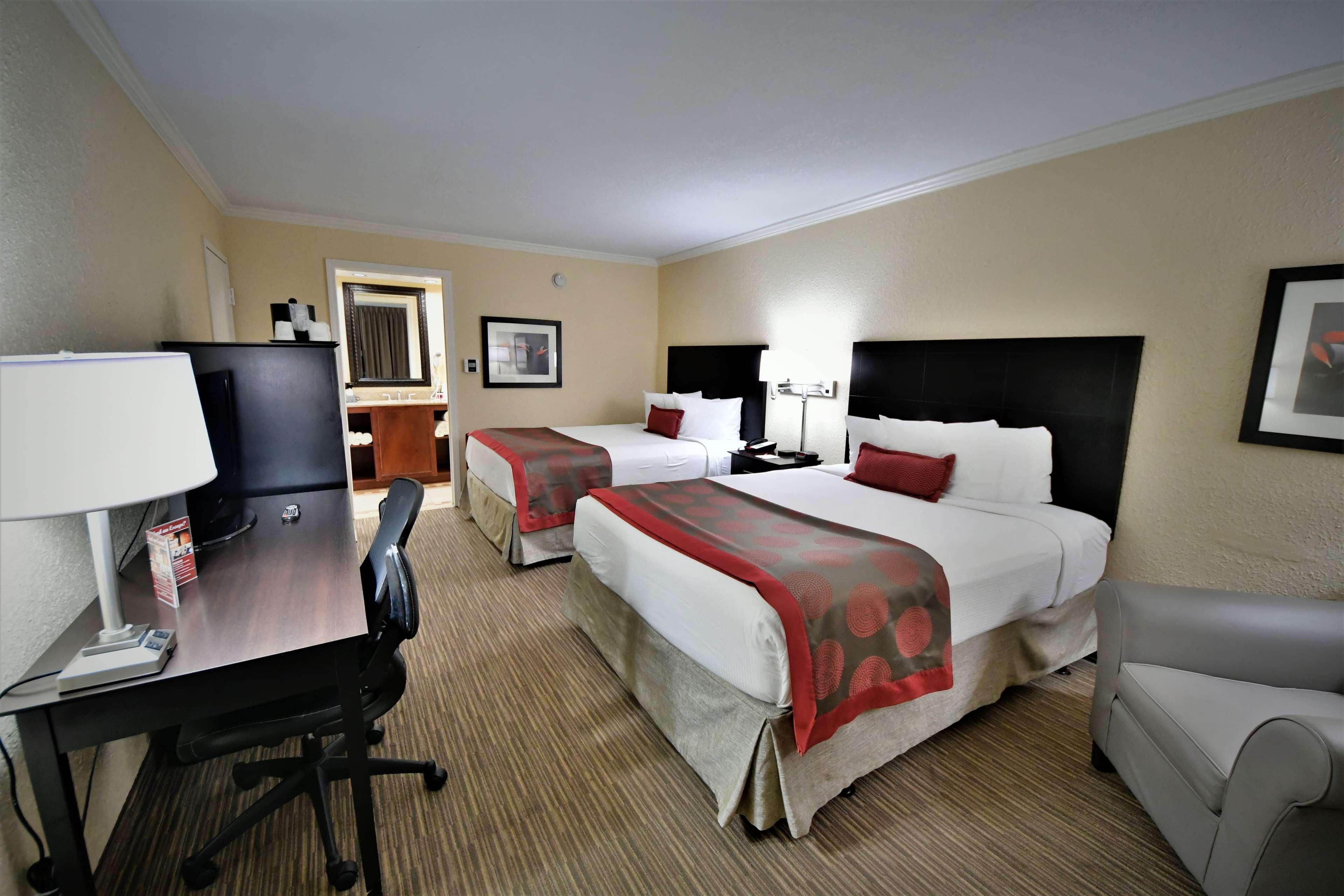 Ramada By Wyndham Jacksonville Hotel & Conference Center Exterior photo