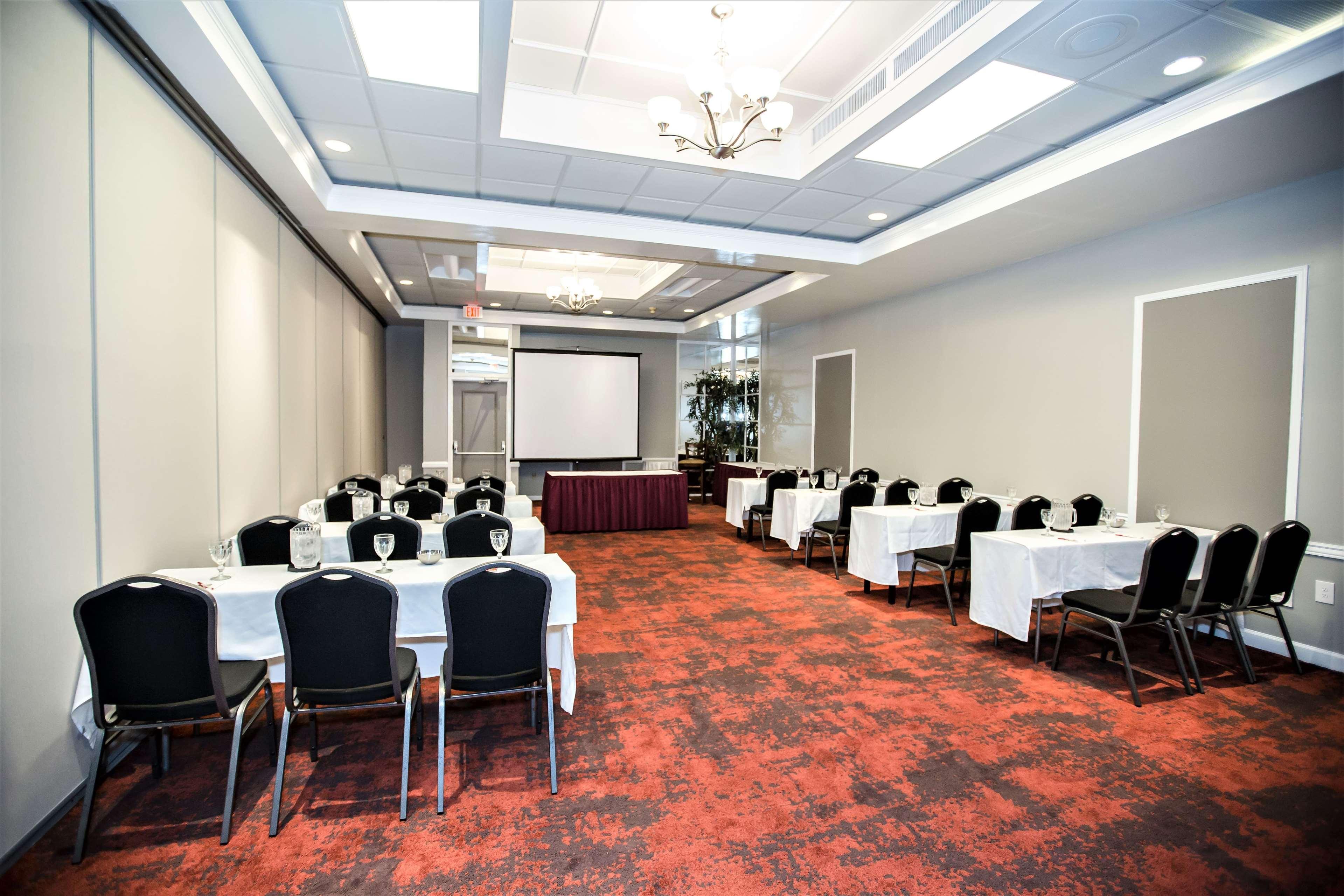 Ramada By Wyndham Jacksonville Hotel & Conference Center Exterior photo