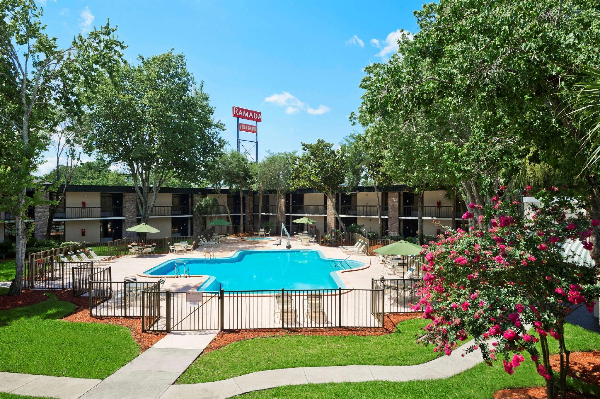 Ramada By Wyndham Jacksonville Hotel & Conference Center Exterior photo