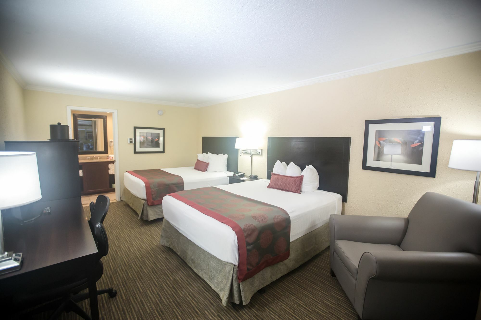 Ramada By Wyndham Jacksonville Hotel & Conference Center Exterior photo